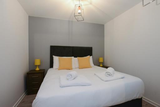 City View Stay - Contemporary City View Apartment - Housity