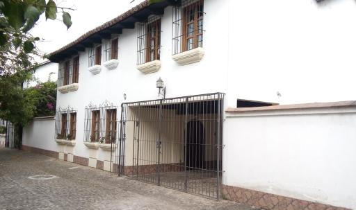 Bella Casa en Antigua Guatemala - Housity