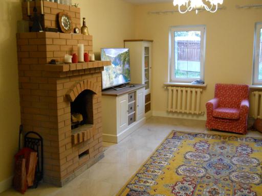 House with a fireplace on the river - Housity
