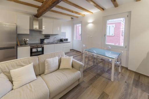 Realkasa Canonica Apartment - Housity