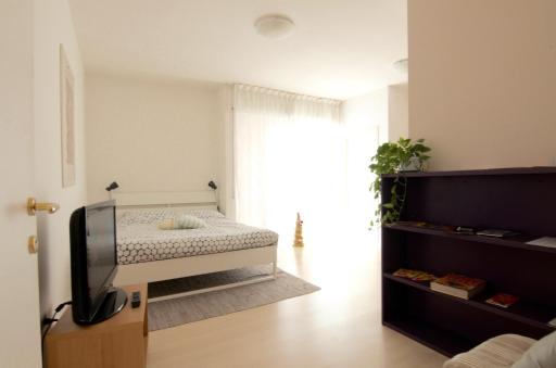 Interno 77 di TSS' - Appartamento soleggiato con Ampie Finestre & Internet Veloce con Fibra - Perfetto per Coppie - Housity
