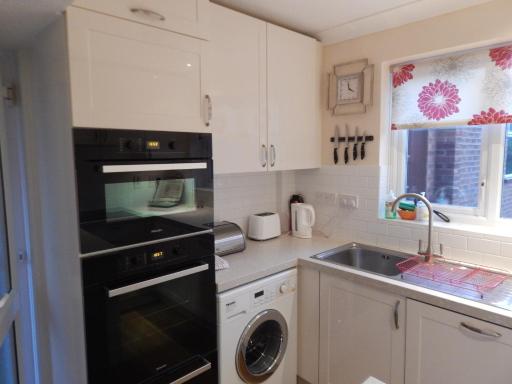 Spacious 3 BDR house with parking-Families-Corporate groups by Orbitat Accommodations - Housity