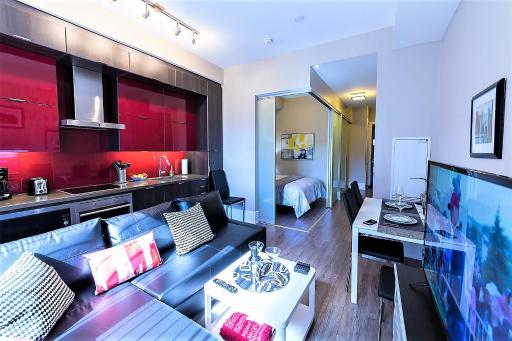 Upscale Suite at CN Tower, Metro Convention & Rogers Centre - Housity