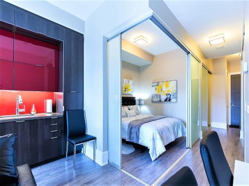 Upscale Suite at CN Tower, Metro Convention & Rogers Centre - Housity