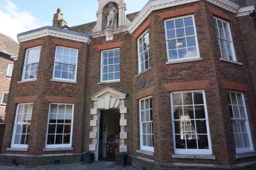 Bank House - Housity