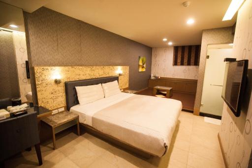 Love Hotel - Housity