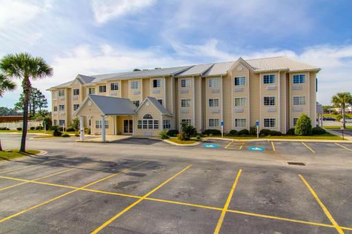 Americas Best Value Inn & Suites Brunswick - Housity