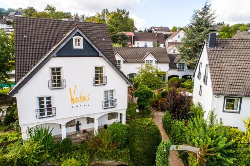 Romantik Hotel Neuhaus - Housity