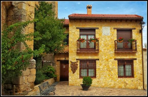 Apartamentos Rurales Señora Clara - Housity