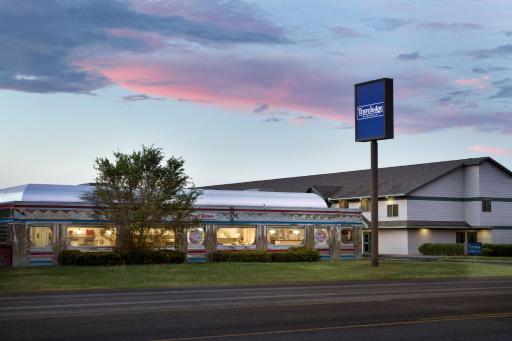 Travelodge by Wyndham Alpine - Housity