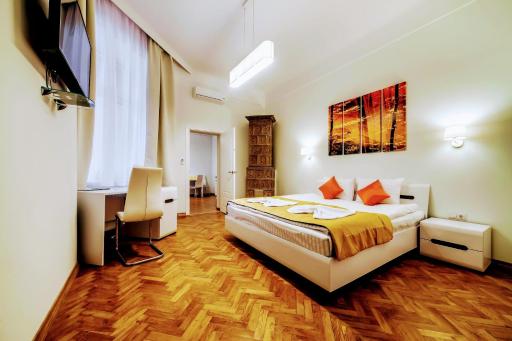 Family apartments in Lviv center with balcony - Housity
