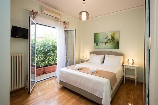 Blue Ark Athenian Nest - Housity