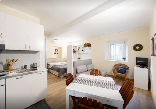 Quiet and charming apartment in the centre with air conditioned - Housity