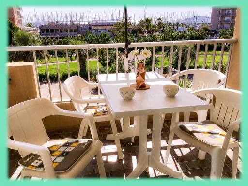 STUDIO PORT D’HYÈRES VUE MER ET ÎLES DE PORQUEROLLES ET PORT-CROS - Housity