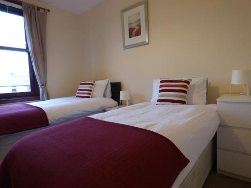 Beechwood Park - Sleeps 4 easy access to Edinburgh - Housity