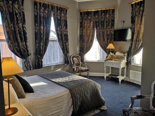 O'Neills Victorian Pub & Townhouse - Housity
