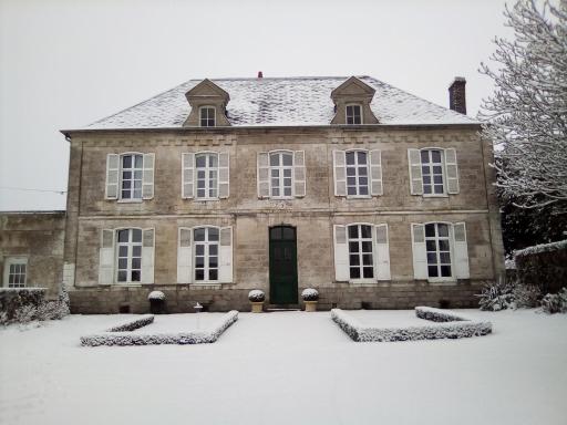 Charme D Antan - Housity