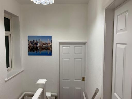 Spacious semi detached house - Housity