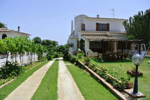 Villa Nicanda- 100 MT dal mare- giardino - Housity