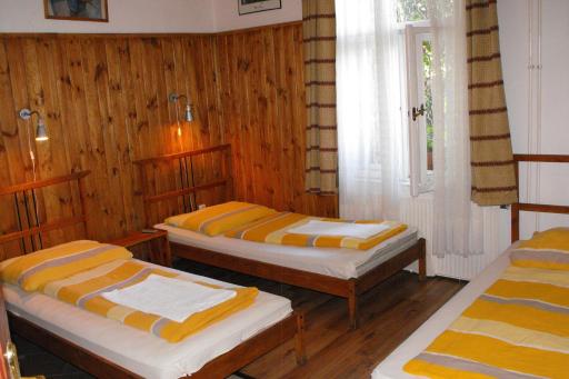 Hungaria Guesthouse - Housity