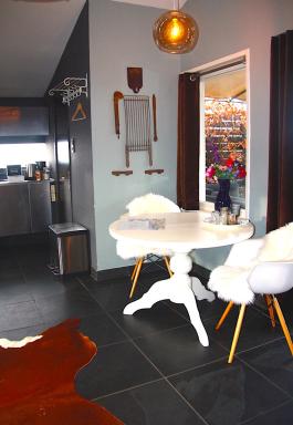 Garden House, Private studio apartment with wifi and free parking for 1 car - Housity