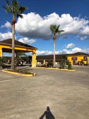 Los Fresnos Inn and Suites - Housity