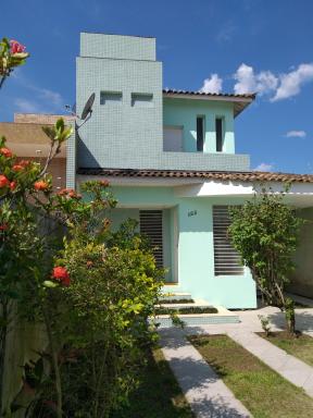 SOBRADO-BERTIOGA-Uso exclusivo para grupos de até 12 pessoas em 1 até 4 suítes - Housity