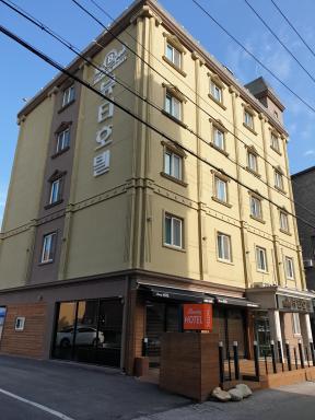 The Beauty Hotel - Housity