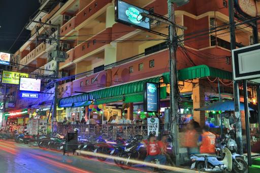 Harrys Hotel Bar & Restaurant - Housity