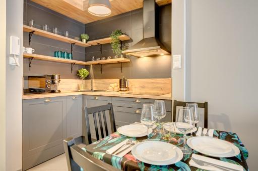 Live & Travel Old Town Apartments - Housity