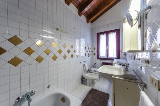 Novalesi Red House - Housity
