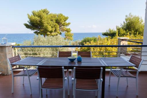 Into The Blue Villa - Housity