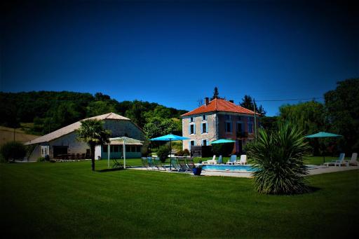 Gîtes Grand Pré ! et la Roulotte de Roquecor - Housity