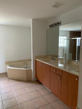 Bedroom Suite in Lauderdale Lakes Townhome - Housity