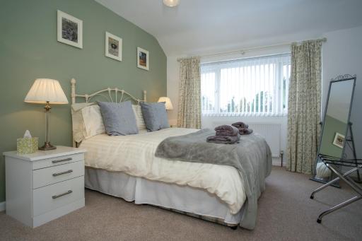 Garden View - 3 bedrooms for up to 5 guests ideal for NEC, HS2, BHX, Solihull - Housity