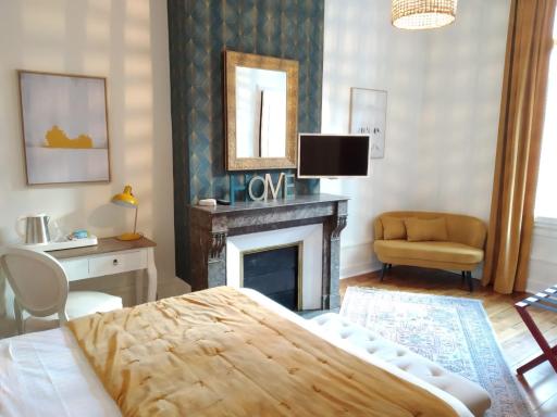 Hotel Val De Loire - Housity