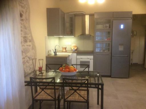 Kritikies Elyros - Housity