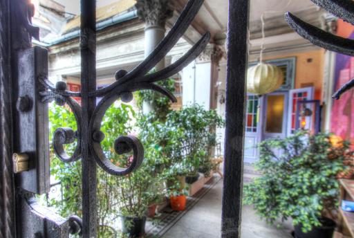 Lavender Circus Hostel, Doubles & Ensuites - Housity