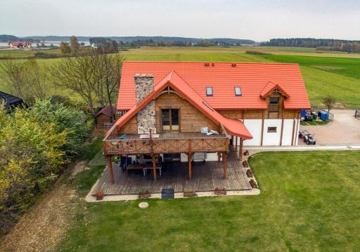 Dom nad Krzywym - prywatna plaża, 2 boiska, sauna, plac zabaw - Housity