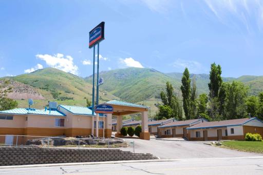 Howard Johnson by Wyndham Brigham City - Housity