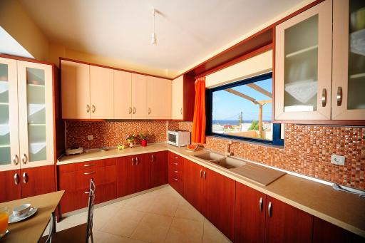 Cozy Apartment in Panormo - Housity