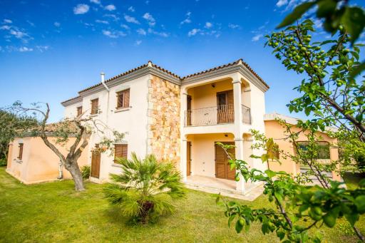 Iris Houses - Housity