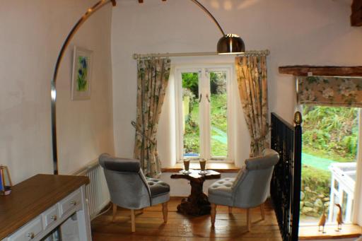 The Tree House Cumbria, unique, romantic, quirky cottage - Housity
