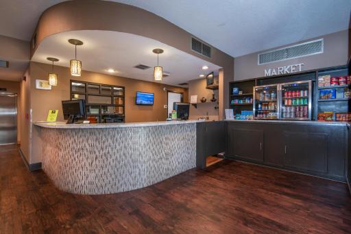 Guest Inn & Suites - Midtown Medical Center - Housity