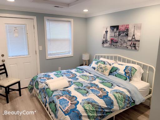 EN SUITE NEXT TO FELLS POINT - Housity
