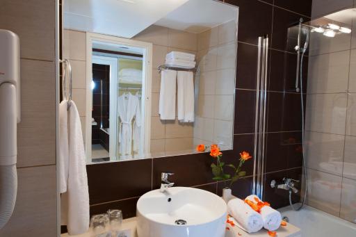 Grand Hotel Holiday Resort - Housity