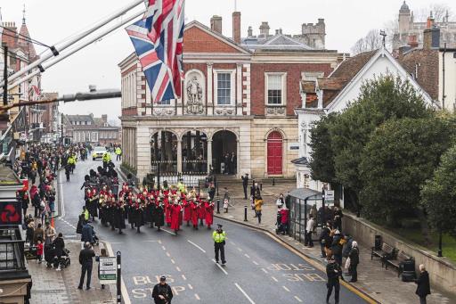 Watch the changing of the guard from the window of windsor - Housity