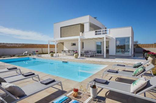 Sariva Villa CaseSicule - heated Pool, Beach at 50 m - Housity