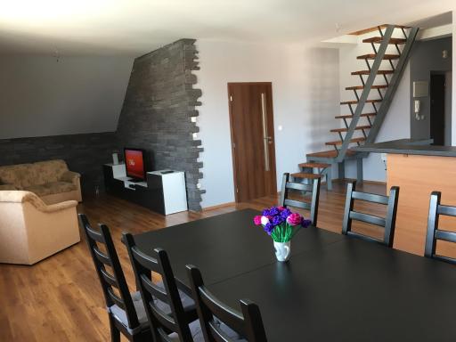Spacious Apartment in Town Centre - Housity