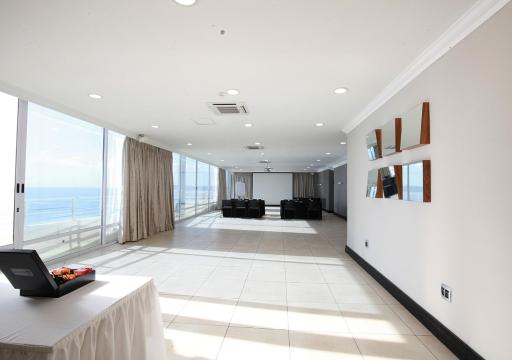 Blue Waters Hotel - Housity